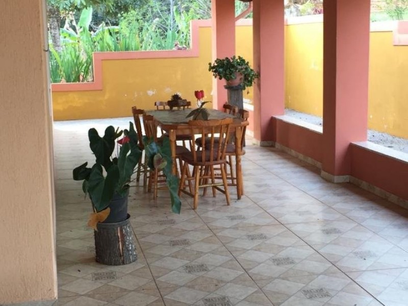 ÁREA C/ PASTO E MATA