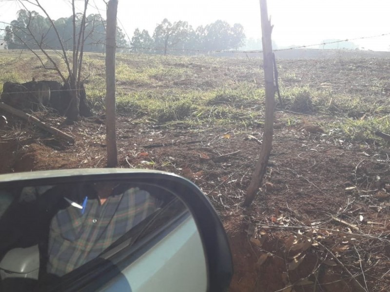 ÁREA COM CASA CENTENARIA