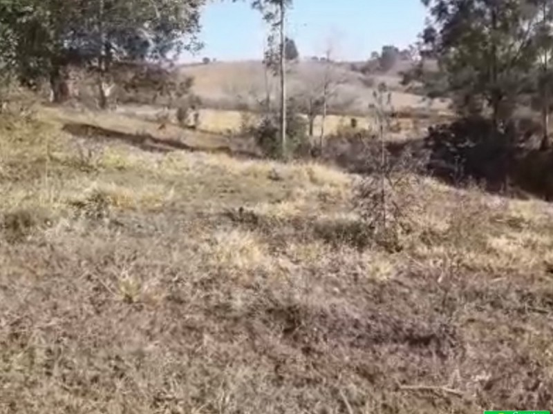 ÁREA COM CASA CENTENARIA