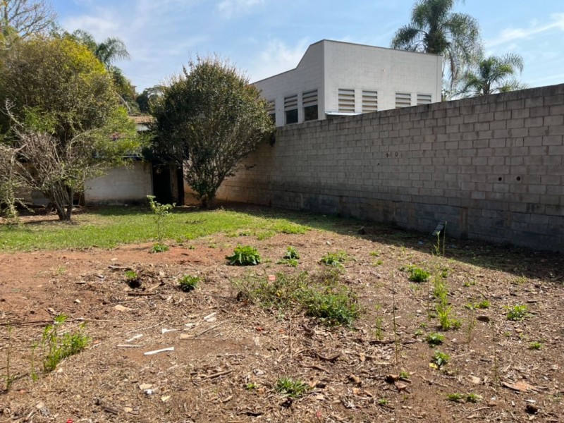 TERRENO COMERCIAL + PISCINA