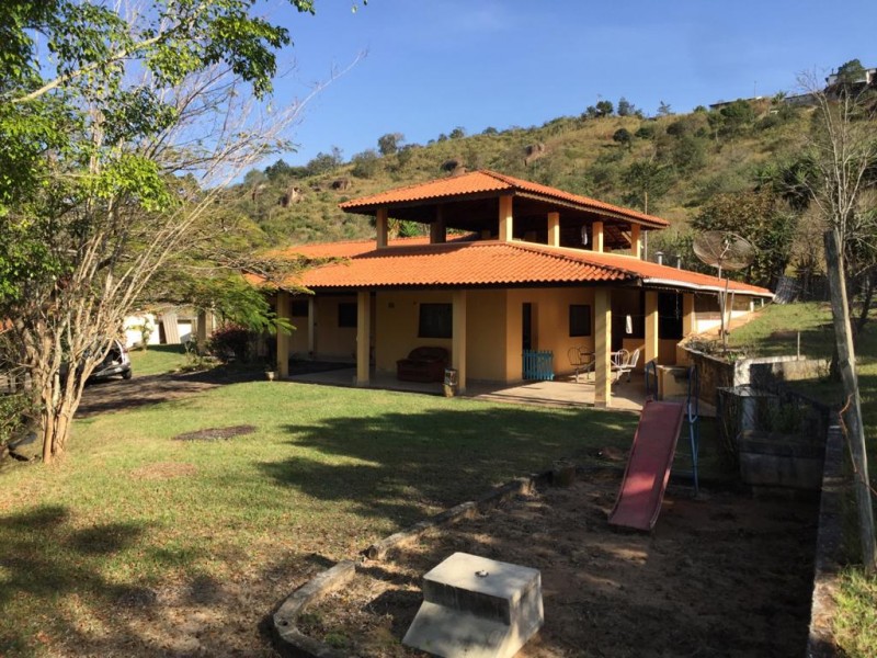 ÁREA RURAL CASA E CHALÉS