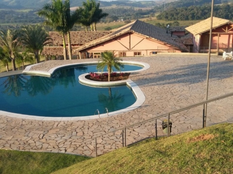 LINDO TERRENO CONDOMÍNIO A 2KM DO CENTRO