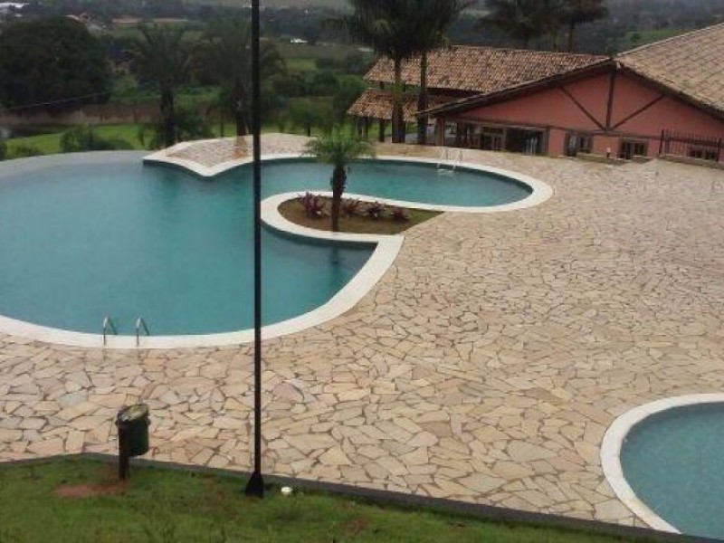 LINDO TERRENO CONDOMÍNIO A 2KM DO CENTRO