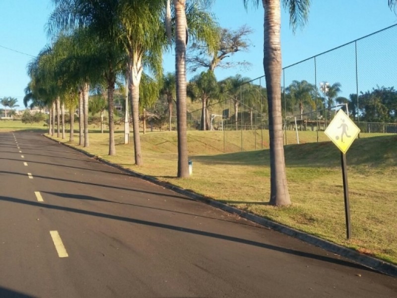 LINDO TERRENO CONDOMÍNIO A 2KM DO CENTRO