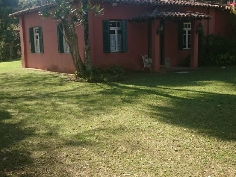 LINDA ÁREA COM MATA CASA SEDE PISCINA