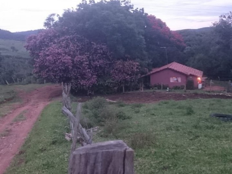 LINDA ÁREA COM MATA CASA SEDE PISCINA