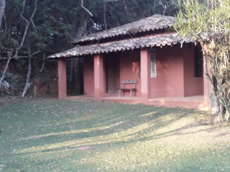 LINDA ÁREA COM MATA CASA SEDE PISCINA