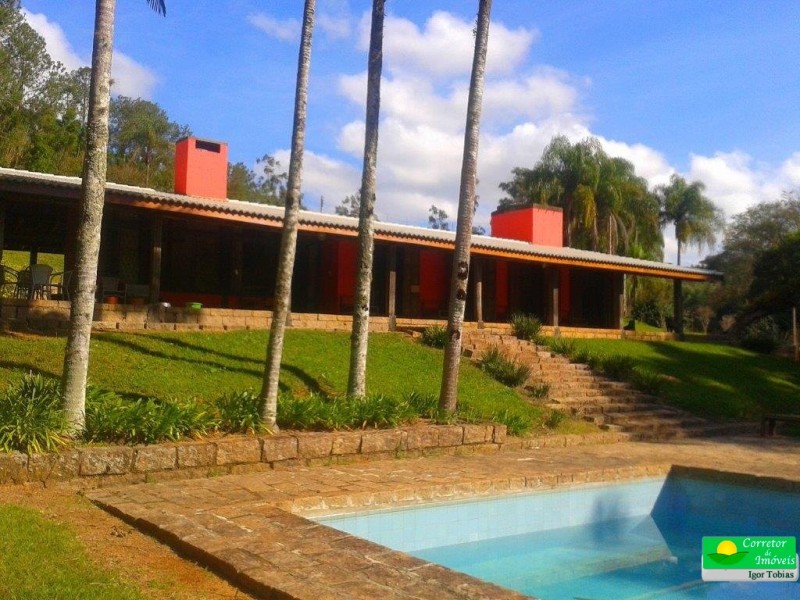 LINDA ÁREA RURAL COM GRANDE LAGO