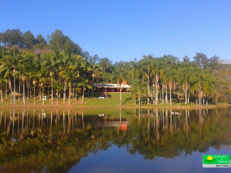 LINDA ÁREA RURAL COM GRANDE LAGO