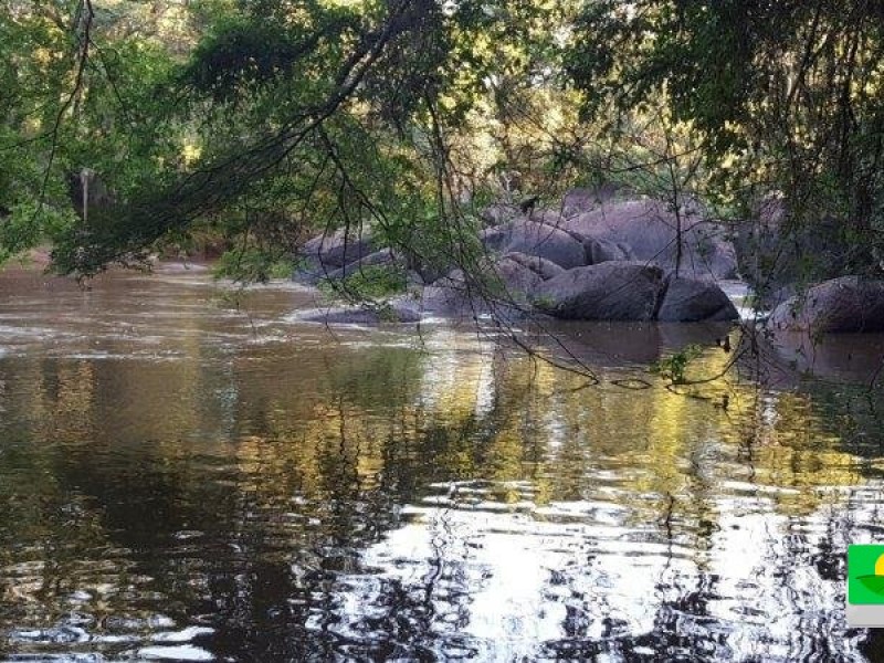 SITIO COM 3 CASAS BOAS PISCINA LAGO JAGUARI