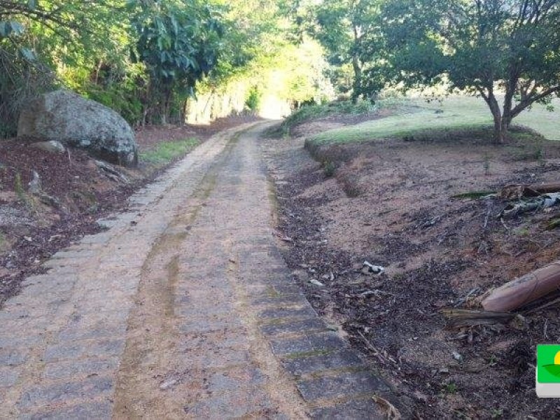 SITIO COM 3 CASAS BOAS PISCINA LAGO JAGUARI