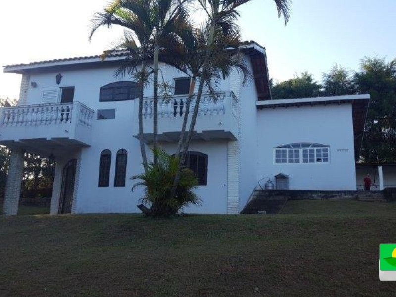 SITIO COM 3 CASAS BOAS PISCINA LAGO JAGUARI