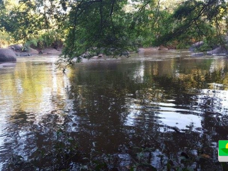 SITIO COM 3 CASAS BOAS PISCINA LAGO JAGUARI
