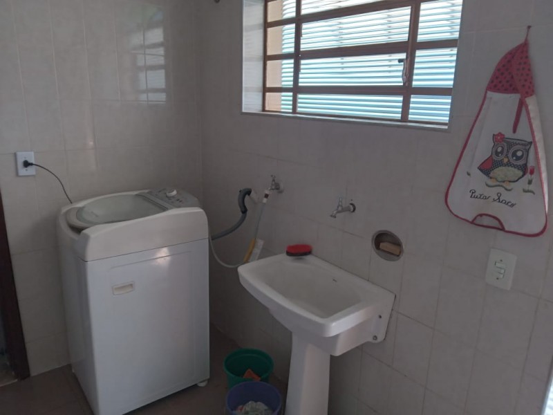 CASA AMPLA com ÁREA DE TERRENO de 1200m²  ÁREA NOBRE 