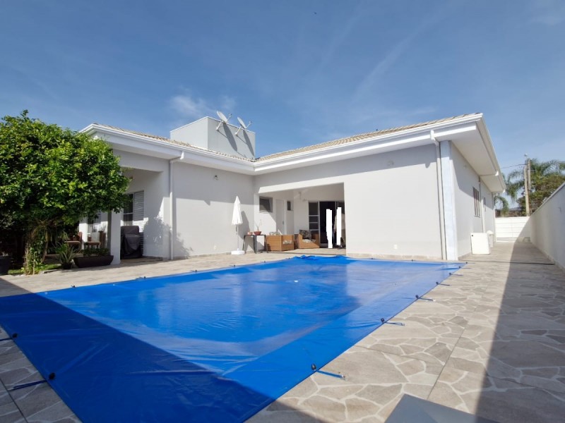 LINDA CASA CONDOMINIO FECHADO